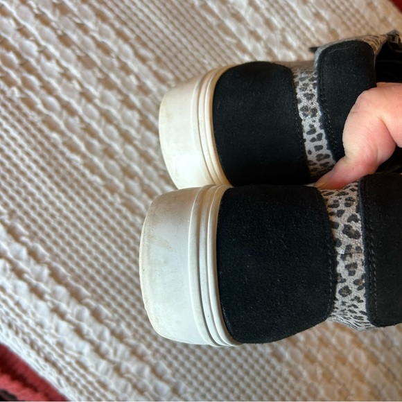 Blondo Waterproof Leather Sneakers. Size 8. - Picture 7 of 14